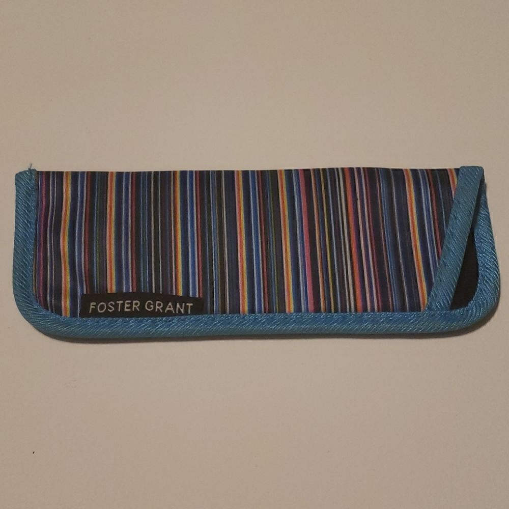 Foster Grant Eyeglass Case‎